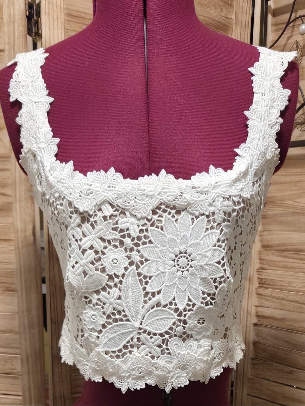 Generation Love XS White Bronwyn Lace Cropped Top